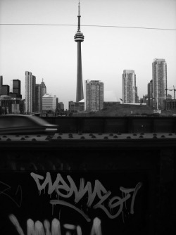 p4int-the-w0rld:  black and white, graffiti,urban,