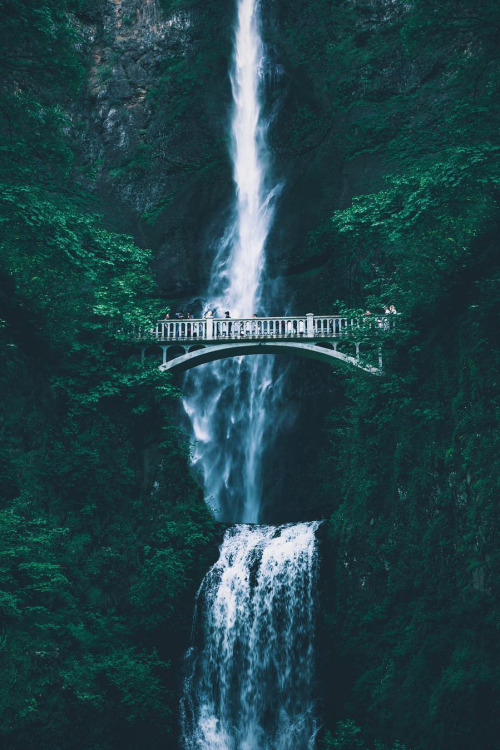 banshy:Multnomah Falls // Carlos Lazarini