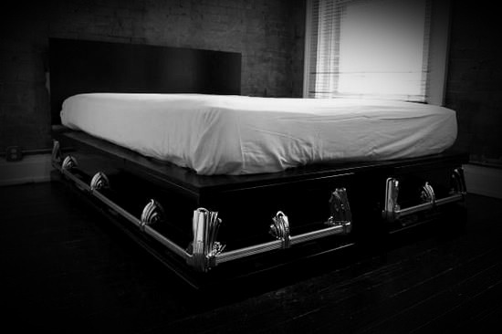 slobbering:  Coffin Bed, …now on my holiday wish list.