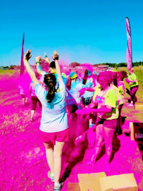 guardianclara: Some pictures from when I went to the Color Vibe 5k with my favorite guy serious