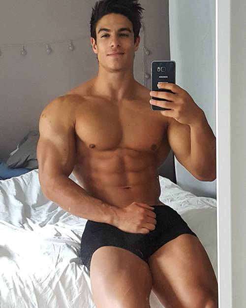 lumbrjax:  Instagram user @loic_zine_official http://ift.tt/1gMNaRO 