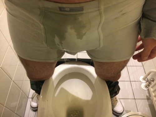 sk8erpigvienna:First order of business at work: pissing my shorts and cleaning the toilet with my hoodie