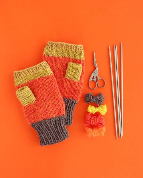 Book Review: Easy Knitted Fingerless Gloves | My Poppet Makes