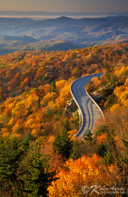 linodossantosme:  Linn Cove Viaduct-Blue