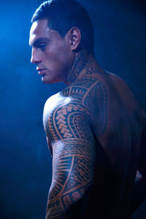 tashabilities: jcoleknowsbest:  nigistii:  selfiesaretherapeutic:  Island men/afakasi appreciation post. Thank you ancestors, Thank you.  OhMyGod  *bends over in front of screen*  Busts it open for this whole post 