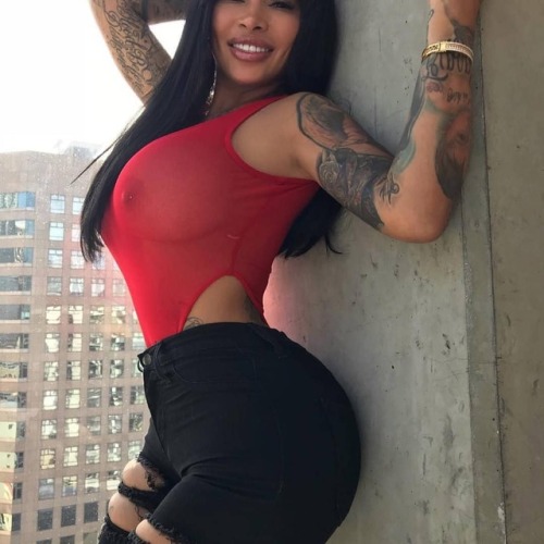 Model: @brittanya187 Any room for dessert? #cherrypie #hotbabe #perfectcurves #bodypositivity #bigt