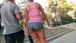 twistedirl:  College freshmen in booty shorts