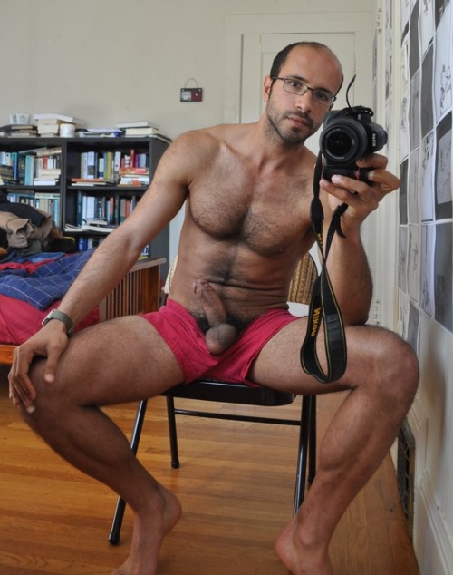 dadsgaysandnerds:  manly-vigour:   ”The Camera”  Super hot guy! but needs better underwear to frame that amazing bod! 