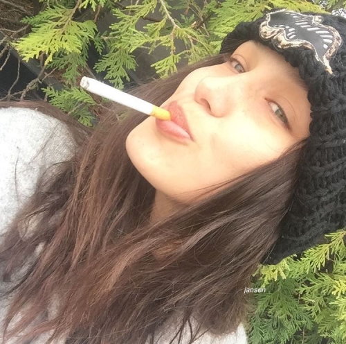 Bella Hadid packsLIKE IF YOU SAVECREDIT TO @ 3lisatn / @3lisatn