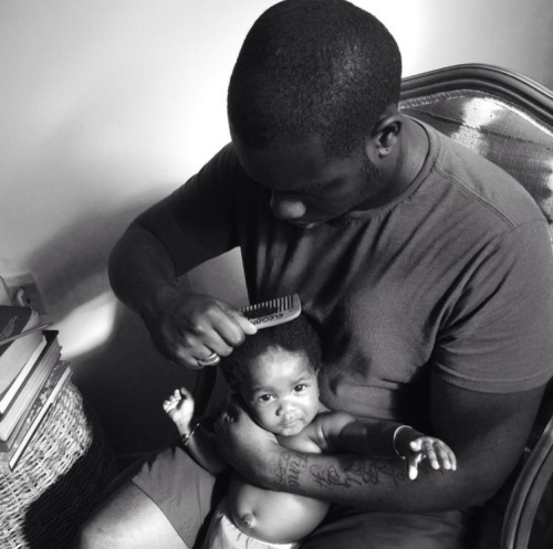 trebled-negrita-princess:  blackreignbow:  gquedd:  afro-arts:  Fatherhood  The best thing ever.  Omg I can’t handle this 😩   Black dads. ^_^ 