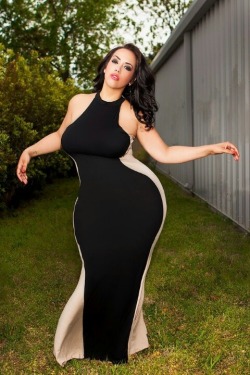 roundbeauties:  Over 1 MILLION curvy women