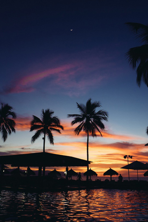 livingpursuit: Sunset @ Puerto Vallarta Sheraton by 自逍遙 The Wanderer