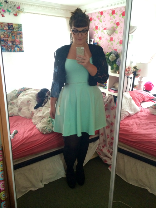 hipsthighsandblueeyes:  Day time and evening time dress look :) Loving this beautiful turquoise colour! 