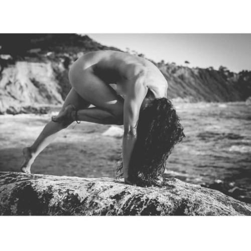 oneyogalove: #Repost @gypsea_yogini ・・・ Strength, courage and femininity  This shoot was created wit