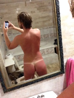 arhmar:  austhong:  Thong tan line ;)  I love that tanline! It is perfect! Congratulations! 