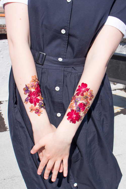 truebluemeandyou:  DIY Dried Flower Tattoo Tutorial from That Cheap Bitch. Microwave petals in the microwave to save time and apply with eyelash glue.The inspiration for these temporary dried flower tattoos was a shoot for Oh Comely Magazine. Verity