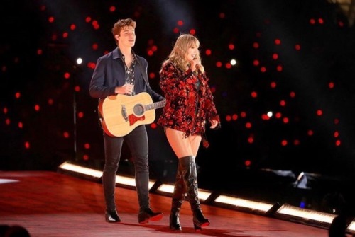 Shawn Mendes surprises the crowd during Taylor Swifts concert at the Rose Bowl in Los Angeles. The t