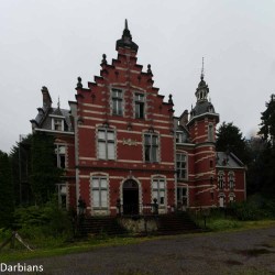 darbians:  An abandoned chateau in Belgium. Check out the link for the full set.Chateau Rouge