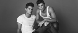 hotfamous-men:  Max and Charlie Carver