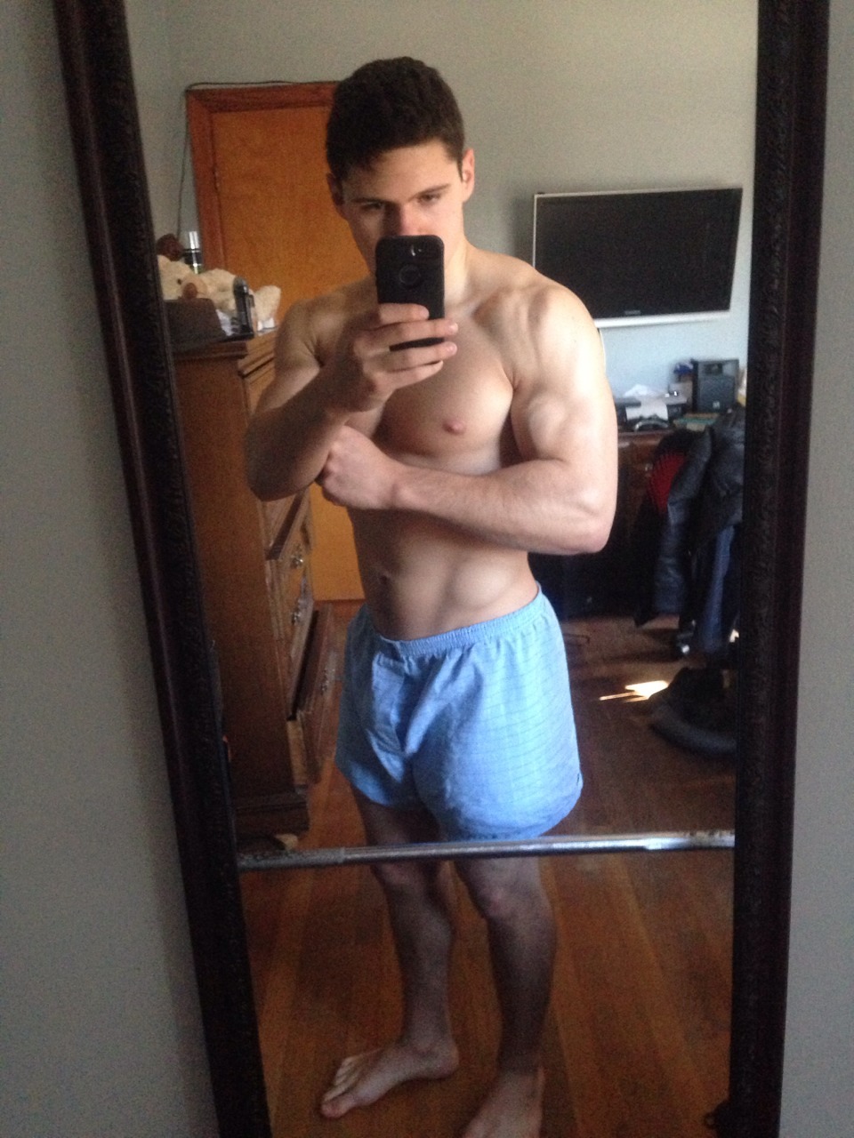 lifeofalifter:  Decided on a whim that I’m going to enter my first physique competition,