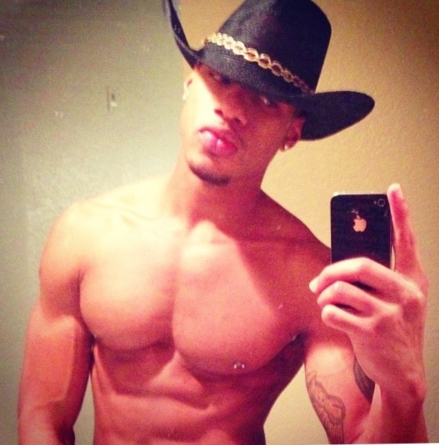 duttyking:  #sexy #lips #chest #built