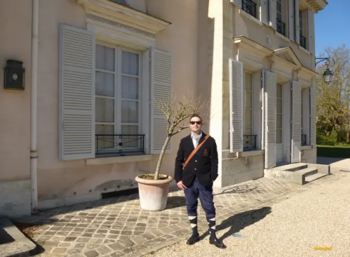 Preppy Men Style In Versailles, Wearing Navyblue Sebago Classic Loafers, Long Burlington Argyle Socks,