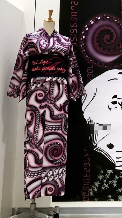 Well named [Tentacle], new kimono/yukata design by Iroca (picture from, from, from and from)I am not