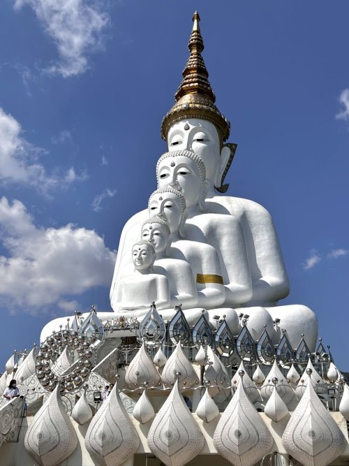 epicfunny: Five Buddha statue ☸️ Wat Phasornkaew temple, Thailand たーれっく @Taarekrek wrote :  死ぬまでに一度は