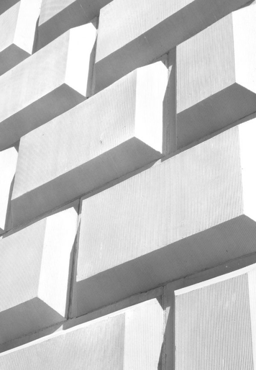 archillect:http://twitter.com/archillect