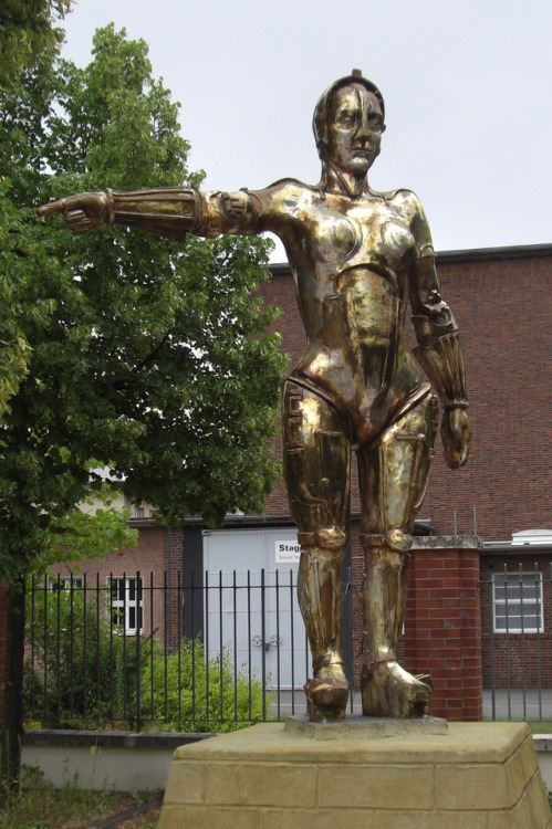 vintagegeekculture:Statue of Maria the Android outside of Babelsberg Studios, in existence since 191