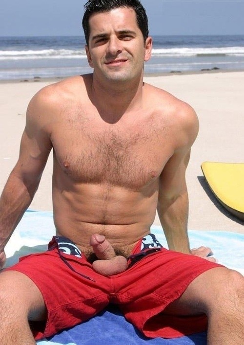freeballinglbc:  Everyone needs to Freeball!  Follow me for more pics: http://freeballinglbc.tumblr.com/  Send your freeballing pics and stories via tumblr, or to:   FreeballingLBC@gmail.com   KIK: FreeballingLBC