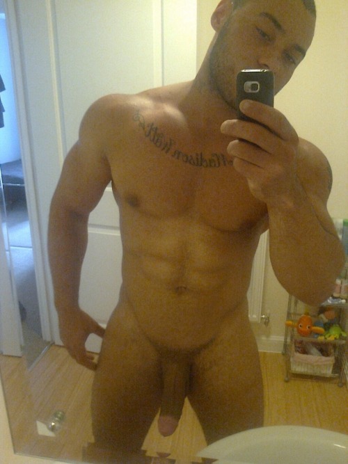 hoodfreak:  www.hoodfreak.tumblr.com  Follow for more hott pics & vids!