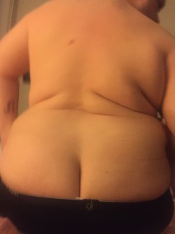 bears4us:  Smooth chubby ass