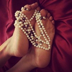 Liloutoesies:  Pearl Necklaces All Over Lilou’s #Soles #Footfetish #Footworship