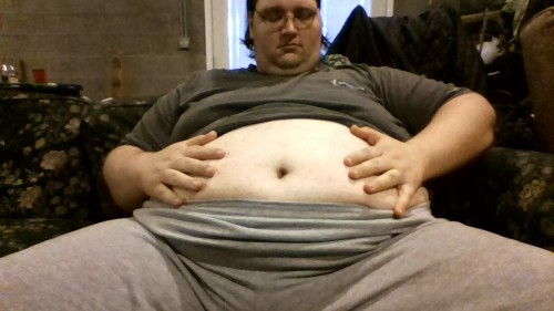 Fresh out of the shower, my belly felt so nice I had to give it some attention.  Pity you guys can’t feel it. 