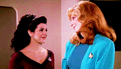 claudiablacks:starfleet ladies being friends with other ladies ♥for my wonderful friend @reflectingi