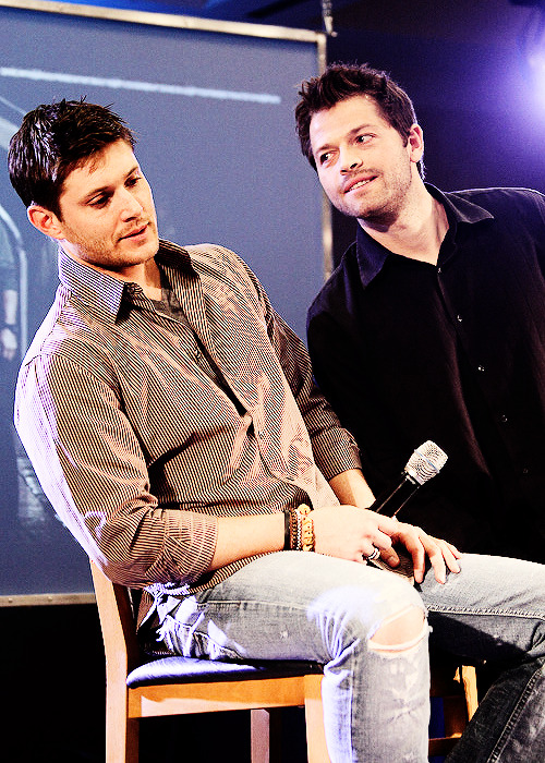 jensenacklesmishacollins:  6/∞ photos of Jensen and Misha [x] 