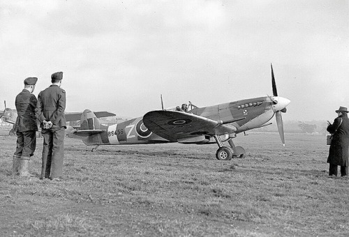 A Supermarine Spitfire of No. 306 Polish Fighter Squadron at Northolt(Ealing, London, 1943).