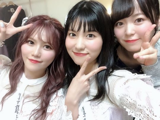 akb48-komi:  Komi with Megu-chan and Rei-chan~