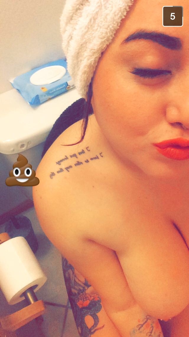 leoloveslatinas:  Even taking a shit you look fucking hella good!