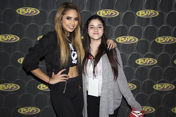 mizzjasminevillegasnewz:  Jasmine V With Fans