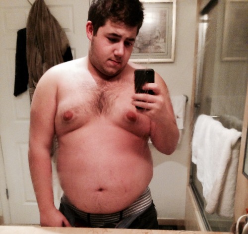edt3ch5:  cin3philia:  Thanksgiving aftermath!  You need to get in my bed. 