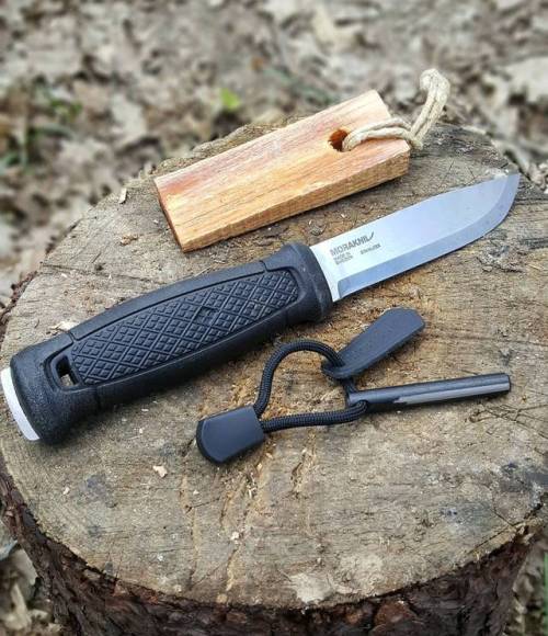 bushcraftturk: Garberg in action… #moraknivmoment #morakniv #bushcraft #wildcamping #survival #campi