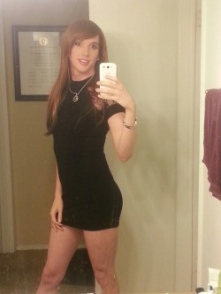 ashleycd1212:  Like the dress.