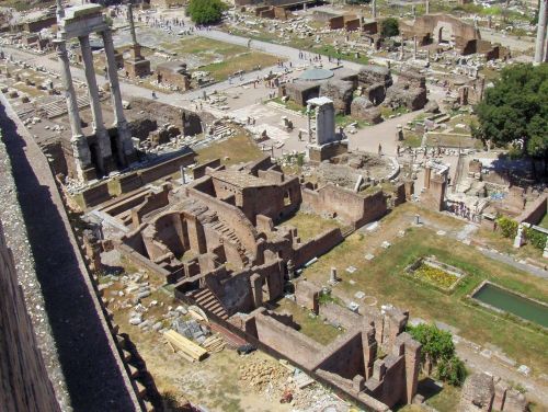 Roman Calendar - June 7, Vesta AperiturVestalia festival (June 7-15) began and temple of Vesta was o