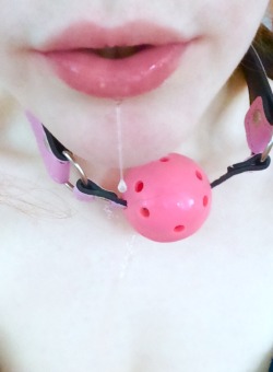 lil-baby-kitten:  As pink as my lips longing