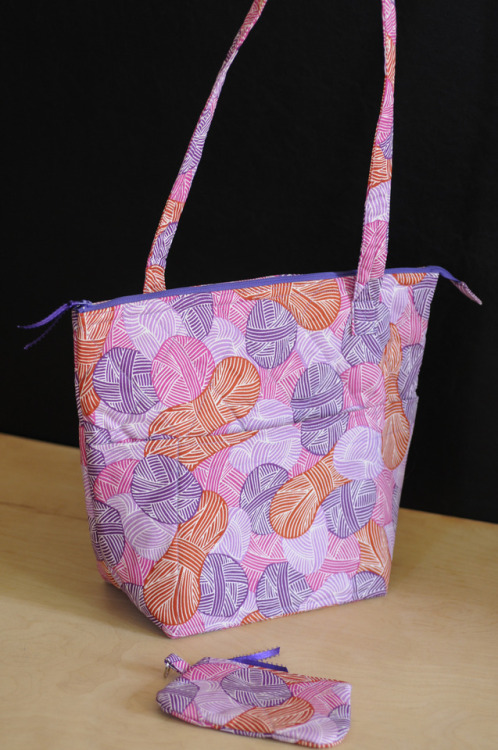 2dyecru:Project Bags!  Freshly finished and stocked in the Etsy shop.  We are working on a remodel- 