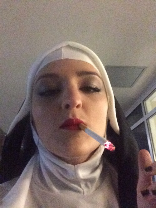 capnoswede: Smoking nun ❤️