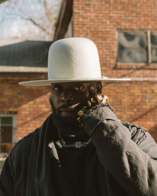 Eyes on the Prize. The Wazi Crown Available Friday. Muse: @mylawd92Open Crown Hat: @ashakagivens