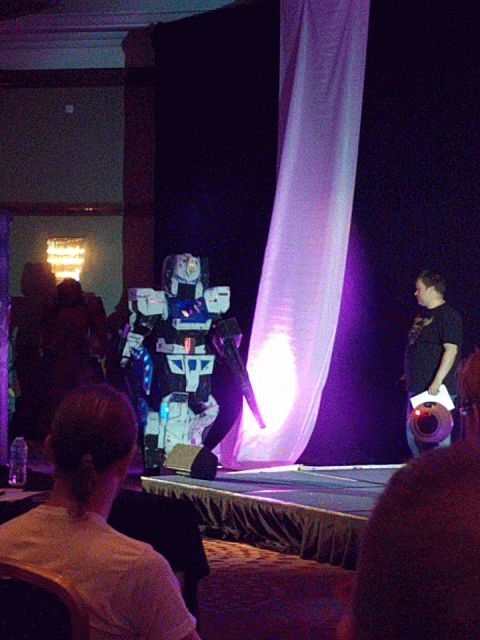 chaozrael:  qweety:some gifs of some of the cosplays Im back from TN and I had a